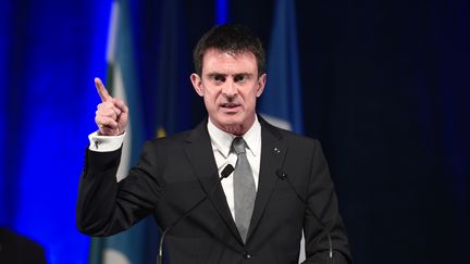 Le Premier ministre, Manuel Valls, le 13 mars 2015 &agrave; Yffinac (C&ocirc;tes-d'Armor). (DAMIEN MEYER / AFP)