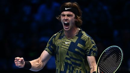 Andrey Rublev lors de la rencontre du Masters ATP contre Stefano Tsitsipas, à Turin, le 18 novembre 2022. (MARCO BERTORELLO / AFP)