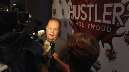 Larry Flynt arrive &agrave; une c&eacute;r&eacute;monie en l'honneur de producteurs de films pour adultes, le 22 mars 2012, &agrave; Los Angeles (Californie, Etats-Unis).&nbsp; (FRED PROUSER / REUTERS )