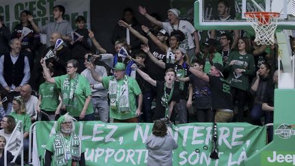 Le public de Nanterre au Palais des Sports Maurice-Thorez lors de la réception de la SIG Strasbourg, en Jeep Elite, le 18 janvier 2020. (ANN-DEE LAMOUR / ANN-DEE LAMOUR)