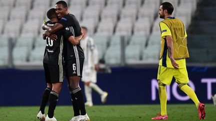 Les Lyonnais fêtent la qualification pour les quarts de finale (MIGUEL MEDINA / AFP)