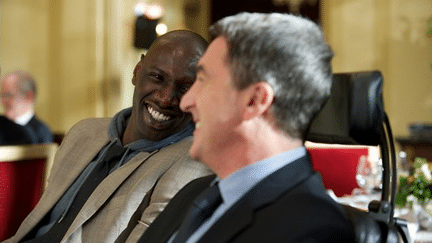 Omar Sy et Fran&ccedil;ois Cluzet dans "Intouchables", sorti le 2 novembre 2011. (DR)