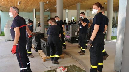 Du personnel de la sécurité civile en renfort à&nbsp;Mayotte (ALI AL-DAHER / AFP)