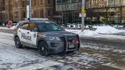 Une voiture de la police de Toronto, au Canada, photographiée le 5 février 2022. (photo d'illustration) (ANATOLIY CHERKASOV / NURPHOTO / AFP)