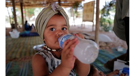 L’une des préoccupations de Ndem concerne bien sûr l’éducation des enfants. Plus de 300 élèves sont scolarisés en primaire chaque année. Crèche, maternelle, collège, bibliothèque et cantine scolaire ont ainsi vu le jour. Au départ, les cours étaient donnés par des bénévoles. Maintenant ce sont des instituteurs d'Etat qui assurent l’enseignement.&nbsp;&nbsp; (REUTERS / ZOHRA BENSEMRA)