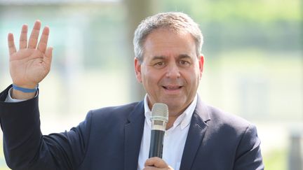 Xavier Bertrand, le 13 juin 2017, à Crest (Drôme). (CITIZENSIDE / CHRISTOPHE ESTASSY / AFP)