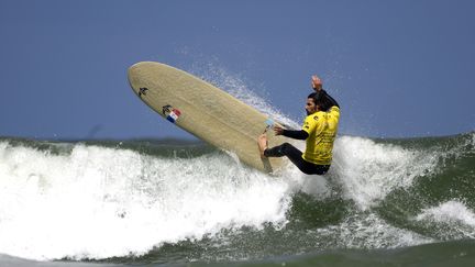 Le surfeur français Antoine Delpero à Biarritz pour les mondiaux de longboard 2019.&nbsp; (OLIVIER MORIN / AFP)