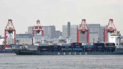 Croissance atone en Europe, notamment en raison du commerce extérieur. Au Japon, la hausse de la TVA a plombé le PIB. (KAZUHIRO NOGI / AF)