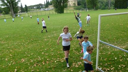 Le score final ? 5 pour les enfants, zéro pour les grands. "Beaucoup à Rieng",  comme le résume un arbitre improvisé.
 (Laure Narlian / Culturebox)