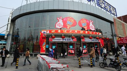 L'entrée d'un supermarché Carrefour à Pékin, en Chine, le 27 janvier 2011. (FREDERIC J. BROWN / AFP)