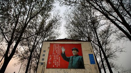 Impossible de louper le bâtiment avec son immense affiche du leader communiste. L'école a été fondée en 1994 par Xia Zhuhai, un agriculteur devenu éducateur. En 2005, l'école comptait près de 600 étudiants.
 
 
 (Carlos Barria)