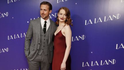 Ryan Gosling et Emma Stone posent le 12 janvier 2017 à Londres, pour la sortie du film "La La Land". (JOEL RYAN / AP / SIPA)