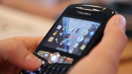 Pensant qu'un particulier avait rapport&eacute; son t&eacute;l&eacute;phone &agrave; la police, le cambrioleur s'est rendu sans le vouloir aux autorit&eacute;s. (AFP/ LOIC VENANCE )