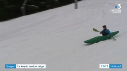 Vosges : le canoë-kayak se pratique sur la neige à Gérardmer