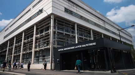 L'une des entrées de l'hôpital de la Pitié-Salpêtrière à Paris, le 8 juin 2021.&nbsp; (RICCARDO MILANI / HANS LUCAS / AFP)