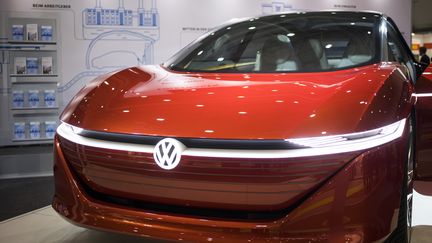 La Volkswagen I.D. Vizzion, concept-car électrique, présentée à Hambourg le 8 décembre 2018 (ODD ANDERSEN / AFP)