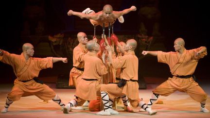 Les moines Shaolin, l'un des numéros vedettes du "Petit Dragon".
 (Cirque Phénix)