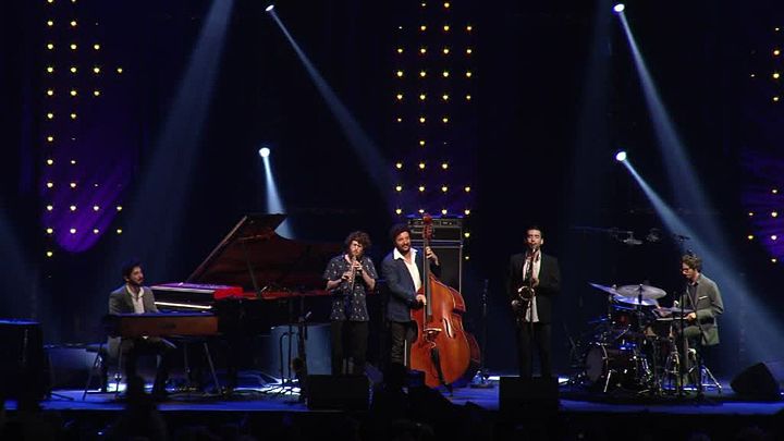 Omer Avital et son quintet à Marciac. 
 (Capture d&#039;écran France 3 Midi-Pyrénées)