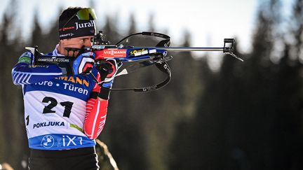 Quentin Fillon Maillet, lors de la séance d'entraînement avant le sprint de Pokljuka (Slovénie), le 6 janvier 2023. (JURE MAKOVEC / AFP)