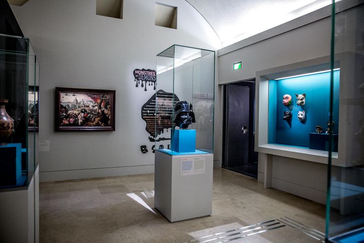 &nbsp; (Le casque de Dark Vador au Louvre. © Matthieu Mondoloni / France Info)