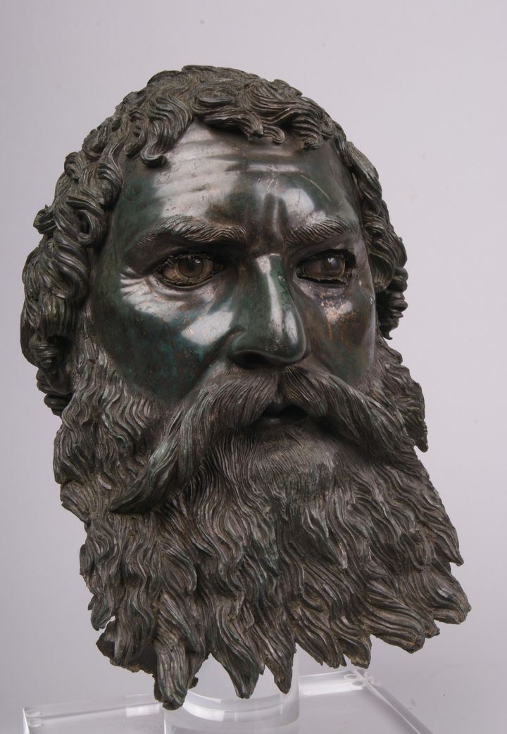 Tête de Seuthès III. Golyama Kosmatka. IIIe siècle av. J.-C. Bronze. Musée et institut Archéologique, Sofia.
 (Sofia, Institut archéologique national et Musée. Académie bulgare des sciences / Krassimir Gueorguiev.)