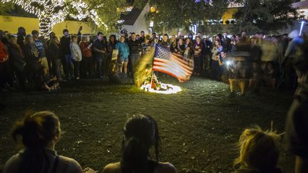 Fusillade de Thousand Oaks : la mère d'une des victimes réclame le contrôle des armes à feu