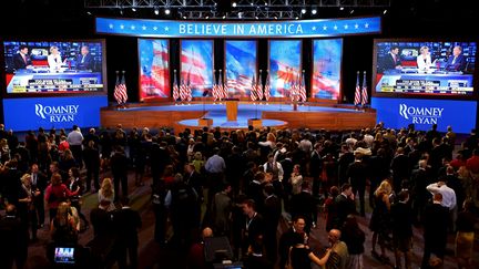 Les supporters de Mitt Romney, le candidat r&eacute;publicain,&nbsp;commencent &agrave; affluer au palais des Congr&egrave;s de Boston depuis lequel il s'exprimera dans la soir&eacute;e du 6 novembre 2012. (JOE RAEDLE / GETTY IMAGES / AFP)