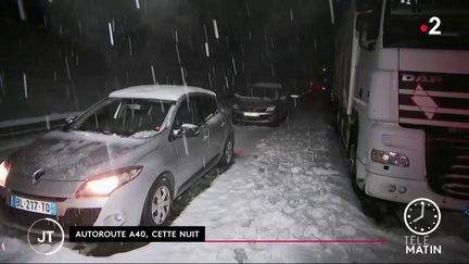 Neige : nuit de galère pour des automobilistes bloqués sur l'A40 dans l’Ain