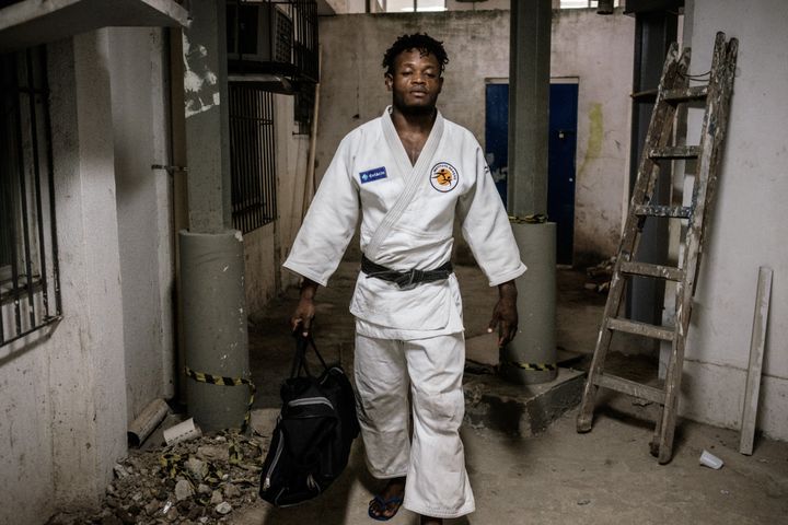 Le judoka congolais réfugié au Brésil, Popole Misenga, avant un entraînement à l'institut Reaçao de Rio de Janeiro (Brésil), en avril 2016. (YASUYOSHI CHIBA / AFP)