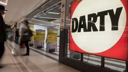 Un magasin Darty, à Paris, le 22 avril 2016. (YANN KORBI / CITIZENSIDE / AFP)