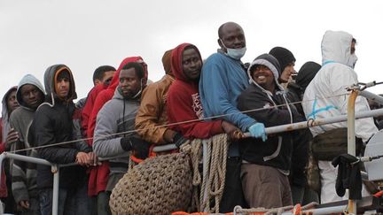 &nbsp; (Des migrants secourus par un patrouilleur français au large de l'Italie (illustration) © MaxPPP)