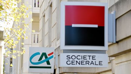 Deux enseignes bancaires à Montpellier, le 9 novembre 2017. (MICHAEL ESDOURRUBAILH / MAXPPP)