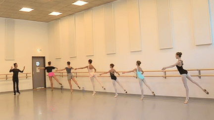 Monique Loubières, danseuse à l'Opéra de Paris, transmet son expérience et sa technique aux toutes premières master classes de l'Académie Internationale d'été de Nice
 (france 3)