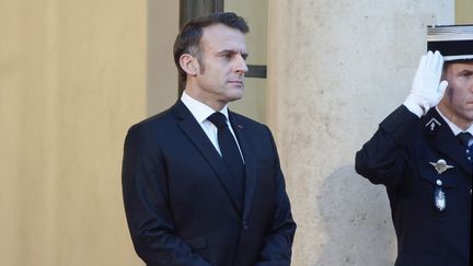 Le président français Emmanuel Macron s'apprête à recevoir Donald Trump, à Paris, le 7 décembre 2024. (DANIEL PIER / NURPHOTO / AFP)