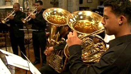 Les jeunes musiciens de l&#039;Ensemble de cuivres de Carabobo
 (France3 / Culturebox)