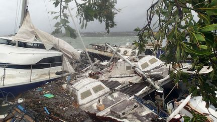 Des bateaux &agrave; Port Vila (Vanuatu) apr&egrave;s le passage du cyclone Pam, le 14 mars 2015. (INGA MEPHAM / CARE / AFP)