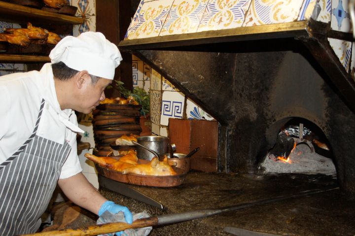 Le célèbre four, vieux de près de 300 ans, du restaurant&nbsp;Botín à Madrid. (MAXPPP)