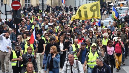 Des "gilets jaunes" manifestent à Bordeaux (Gironde), le 25 mai 2019. (MEHDI FEDOUACH / AFP)