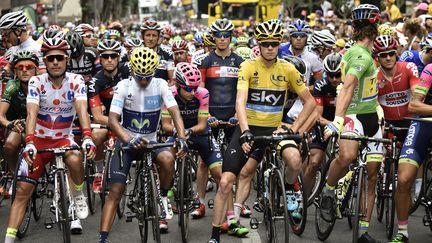 Les coureurs au départ de la 14e étape du Tour de France (ERIC FEFERBERG / AFP)