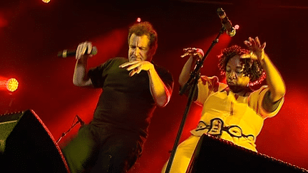 Johnny Clegg en concert le 15 août à Latillé
 (Culturebox/France 3)