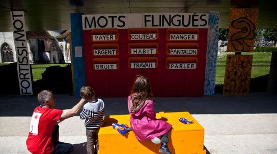 Les Mots Flingués dans les baraques à mots du festival.
 (Droits réservés)