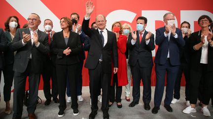 Le ministre des Finances allemand Olaf Scholz, candidat du parti social-démocrate pour la chancellerie, le 26 septembre 2021 à Berlin (Allemagne).&nbsp; (WOLFGANG KUMM / DPA / AFP)