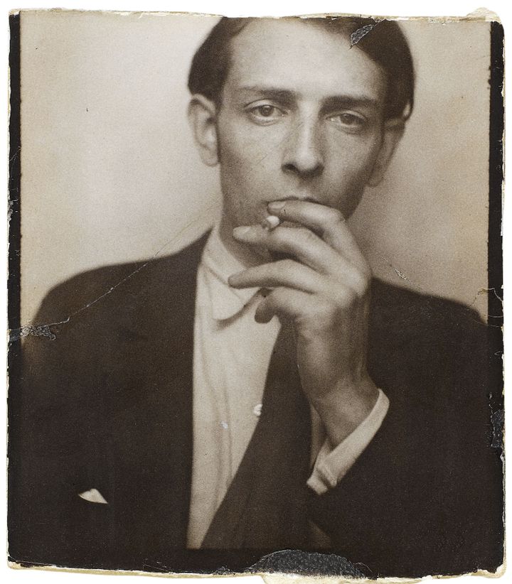 Jacques-André Boiffard, Autoportrait dans un photomaton, vers 1929, Centre Pompidou, musée national d'art moderne
 (Centre Pompidou, MNAM / CCI, Dist. RMN-GP / G. Meguerditchian © Mme Denise Boiffard)