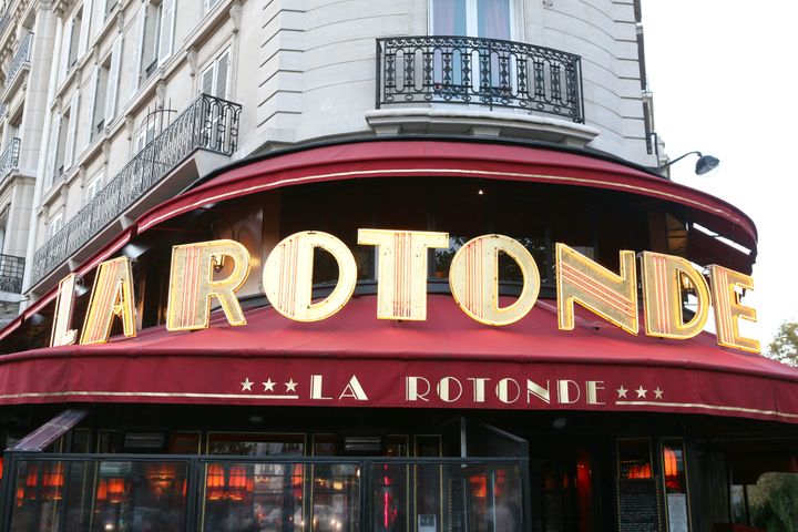 La brasserie La Rotonde dans le 6e arrondissement de Paris, le 23 mars 2017. (PHOTO12 / GILLES TARGAT)