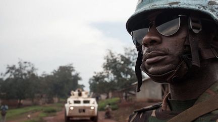 Un soldat tanzanien de la force de l'ONU déployée en Centrafrique, en juillet 2018 (ici près de la localité de Gamboula). (Florent Vergnes/AFP)