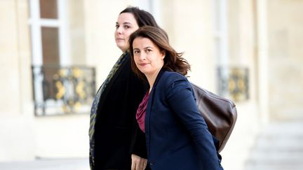 Emmanuelle Cosse et Cécile Duflot arrivent pour une réunion à l'Elysée, le 15 novembre 2015. (STEPHANE DE SAKUTIN / AFP)