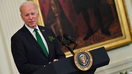 Le président américain, Joe Biden, lors d'un événement&nbsp;à la Maison Blanche pour la&nbsp;fête de la Saint-Patrick, le 17 mars 2022.&nbsp; (NICHOLAS KAMM / AFP)