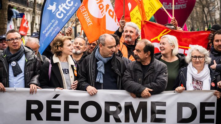 Les leaders de la CFDT et de la CGT, Laurent Berger et Philippe Martinez, lors d'une manifestation à Paris pour la dixième journée de mobilisation contre la réforme des retraites, le 23 mars 2023. (XOSE BOUZAS / HANS LUCAS / AFP)