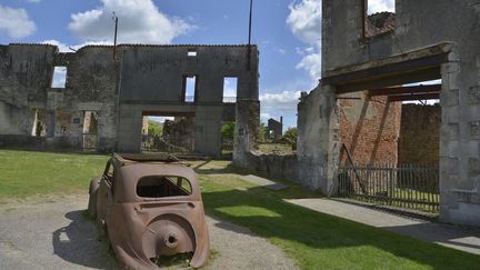 Vue&nbsp;du village d'Oradour sur Glane (Haute-Vienne), en état de ruines, qui vit le massacre de 642 personnes par la division SS Das Reich le 10 juin 1944. (JEAN BERNARD/LEEMAGE)