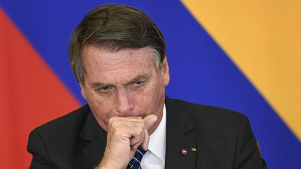 Le président brésilien, Jair Bolsonaro, lors d'une conférence de presse à Brasilia, le 19 octobre 2021. (MATEUS BONOMI / ANADOLU AGENCY / AFP)